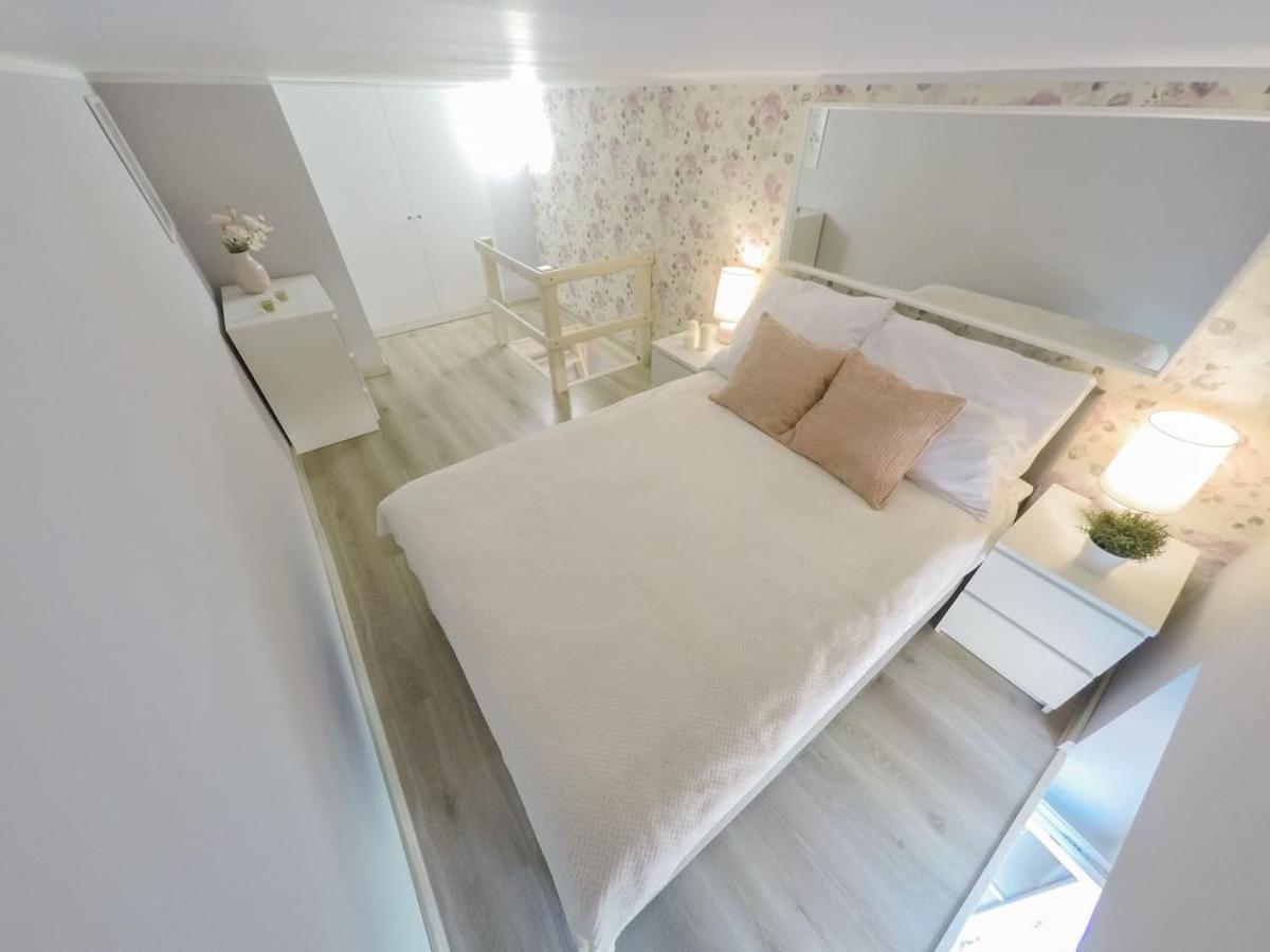 Apartment Rynek 20/21 -cosy New On The Market Square - 4 Bedrooms - 8 People Wroclaw