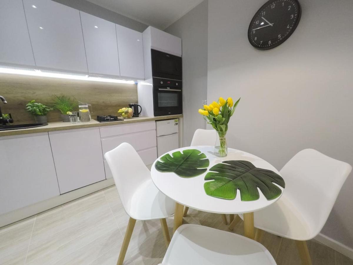 Apartment Rynek 20/21 -cosy New On The Market Square - 4 Bedrooms - 8 People Wroclaw