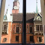 Rynek 20/21 -Cosy New Apartment On The Market Square - 4 Bedrooms - 8 People