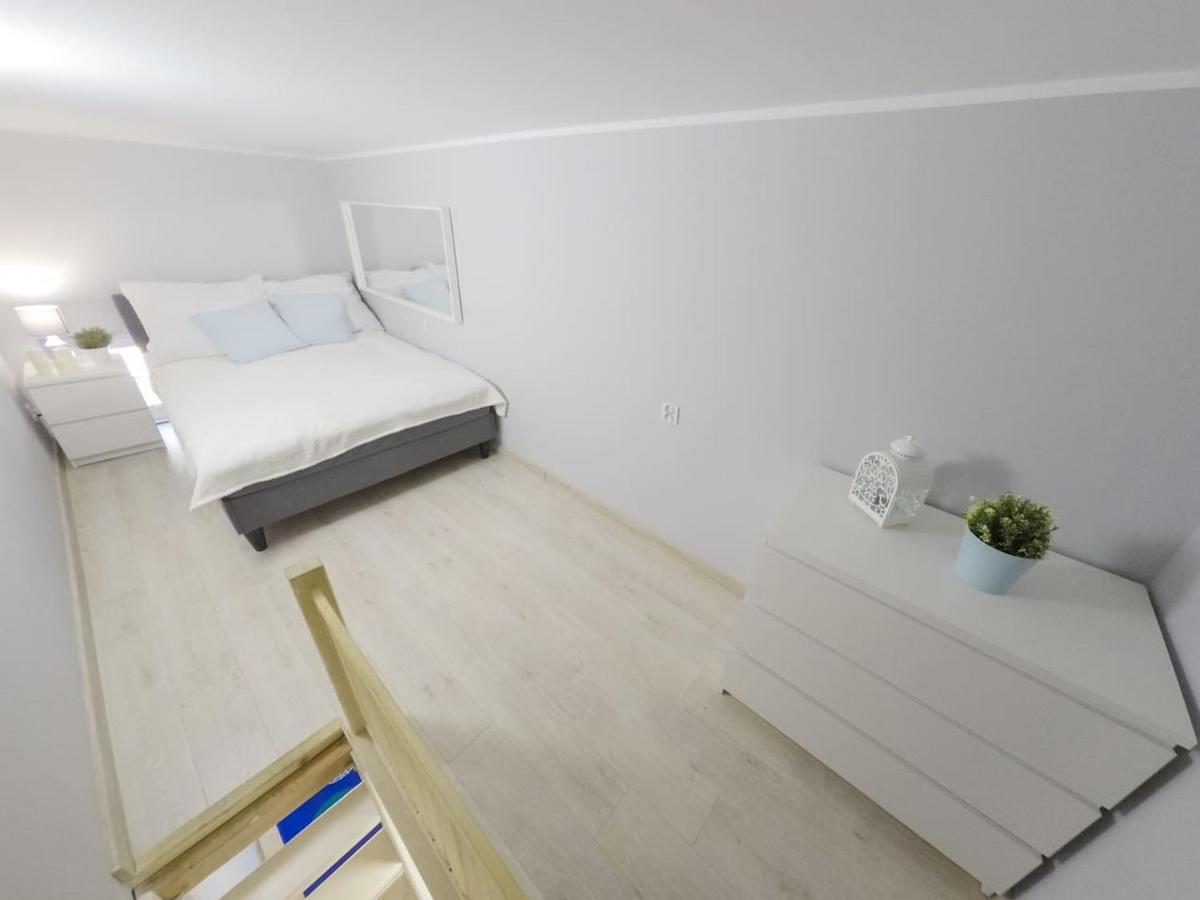 Rynek 20/21 -cosy New On The Market Square - 4 Bedrooms - 8 People * Breslau